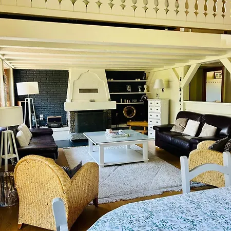 Spacious In With Mont Blanc View בקתה