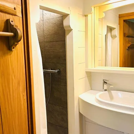 Spacious In With Mont Blanc View Domek alpejski *