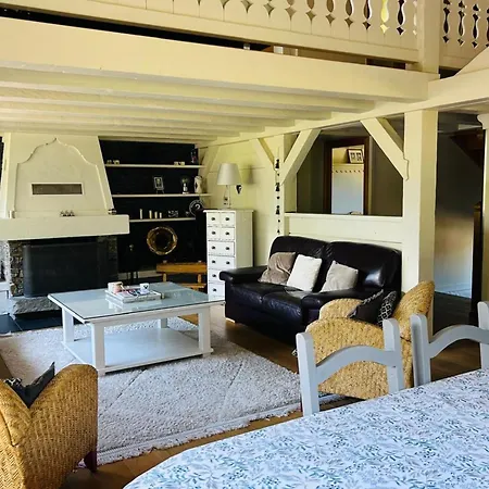 Σαλέ Spacious In With Mont Blanc View Σαμονί