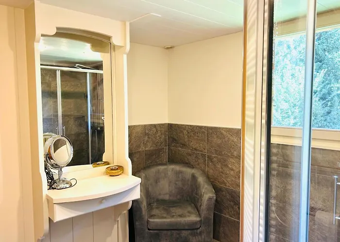 Spacious In With Mont Blanc View Шале Шамони